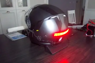 CASQUE HJC AVEC VISIERE ELECTRIQUE GR. XL LUMIERE ARRIERE INCLUS AVEC FILS (KIT) -NOIR/GRIS FONCE $1...