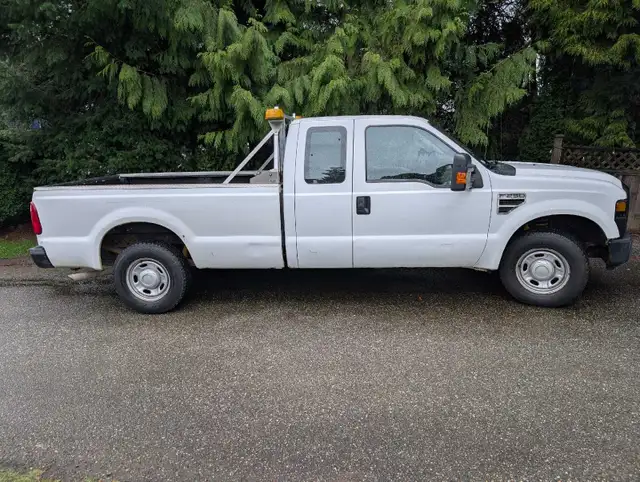 2010 Ford F-250 Super Duty – Low KM – Reliable Work Truck in Cars & Trucks in Mission - Image 4