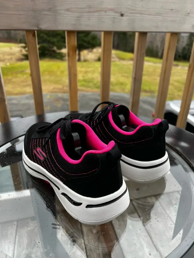 SKECHERS Women's GOWALK ARCHFIT Shoes - TRUE VISION 7 sz in Women's - Shoes in Cape Breton - Image 6