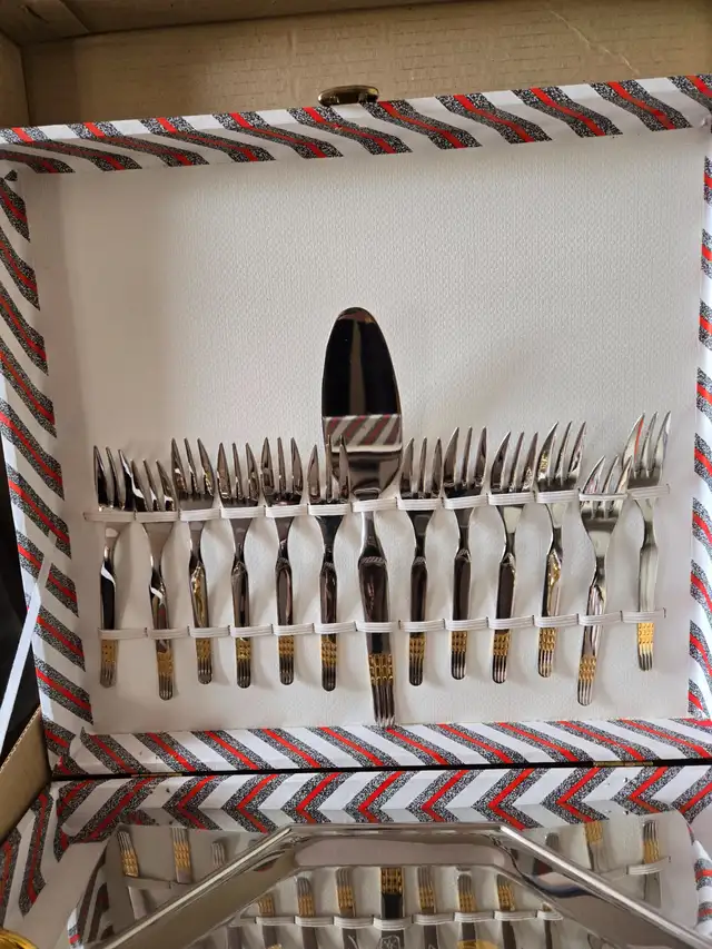 Cutlery set in Kitchen & Dining Wares in Mississauga / Peel Region - Image 2