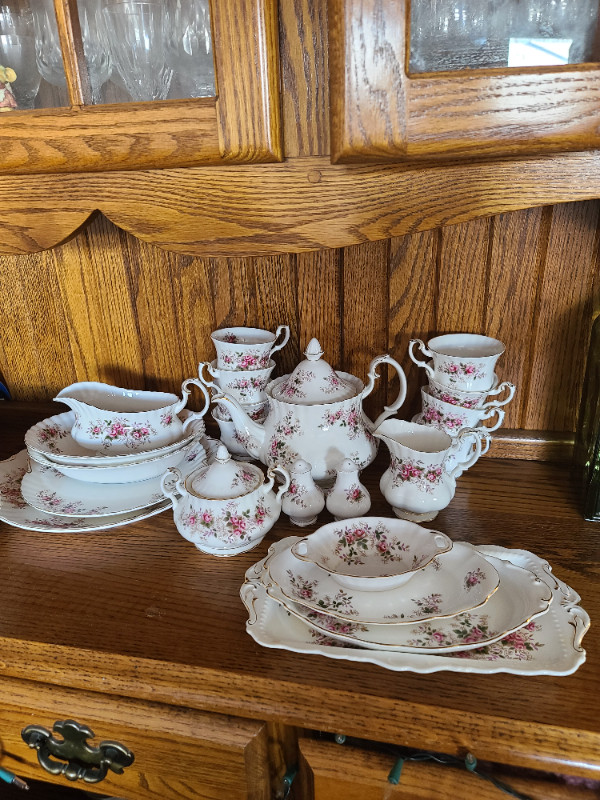 Royal Albert Fine Bone China in Lavender Rose pattern in Kitchen & Dining Wares in Oshawa / Durham Region