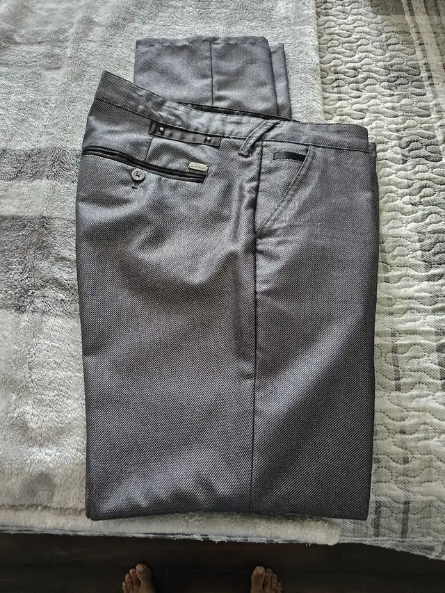 Guess Dress Pants in Men's in Oshawa / Durham Region - Image 2