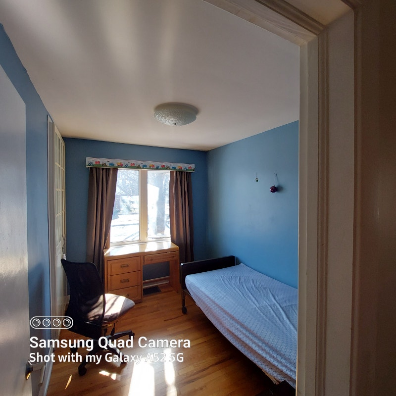 Main floor Room for rent 750, Carlingwood Mall Room Rentals