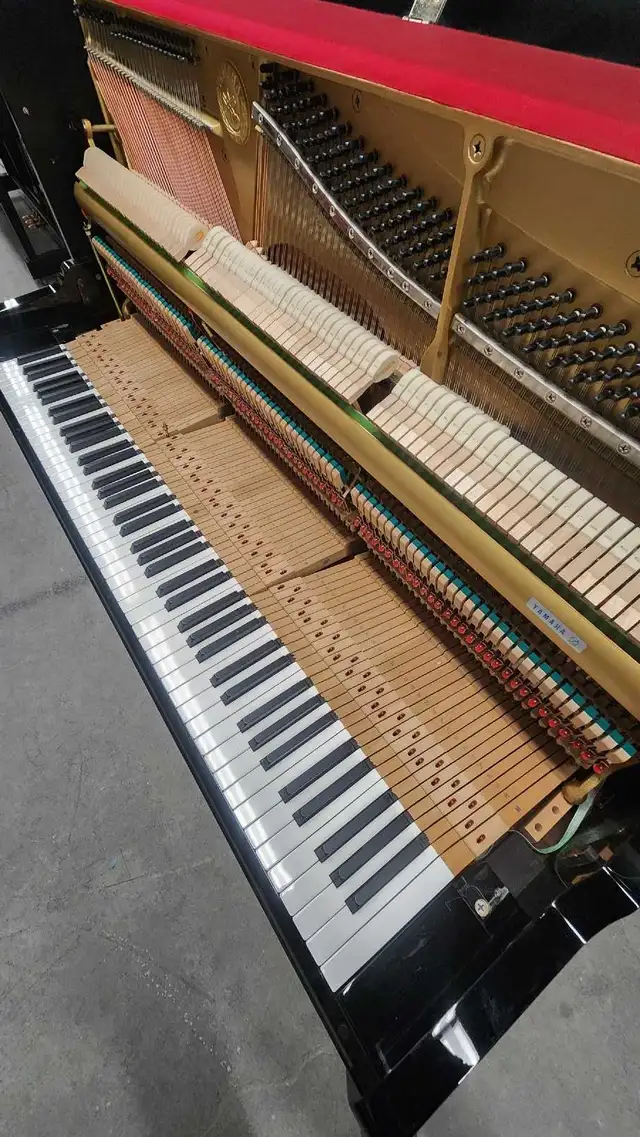 Yamaha U1 Silent Piano（Montréal Stock） in Pianos & Keyboards in City of Montréal - Image 6