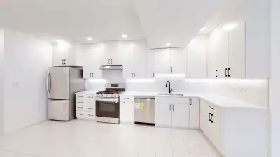 Beautiful 2 Bed 1 Bath Legal Basement Suite -Orchards