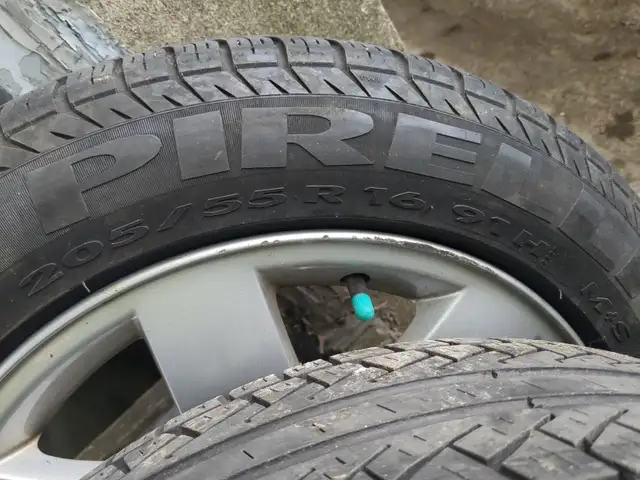 TIRES/PNEUS RIMs very good condition 205/65/r16 BMW rims in Tires & Rims in City of Montréal - Image 4
