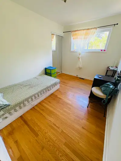 Private room available for a female starting September Meadowlands Drive East Rent includes utilitie...