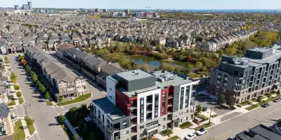 Modern 1Bedroom+Den Condo for Lease in The Preserve, Oakville! Welcome to 3285 Carding Mill Trail, a...