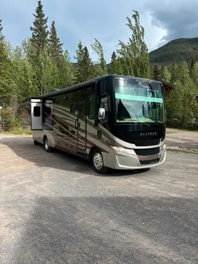 2017 Tiffin Allegro 32SA Motorhome is available for sale in Hinton Alberta with 78,000km listed for...