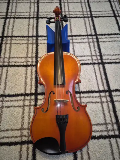Full size Shimro 501 Violin. This violin sounds and plays great. Quality instrument at a reasonable...