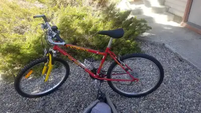 Text/call 587-776-0544, location is Sundance SE Like new cosmetic condition Lightweight Chain, gears...