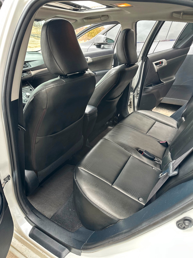 Lexus Hybrid Hatchback in Cars & Trucks in Brantford - Image 4