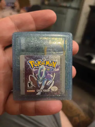 Jeu pokemon crystal, la batterie a été changé, le jeu sauvegarde. Demande 180$ Pokemon crystal game,...