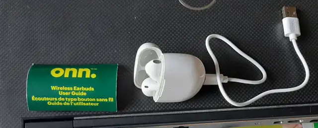 Ear buds in General Electronics in Moncton - Image 2
