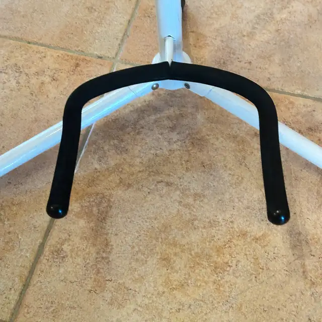 White Guitar / Bass Stand in Other in Markham / York Region - Image 5