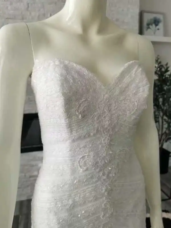 Elegant Wedding Dress in Wedding in Calgary - Image 3