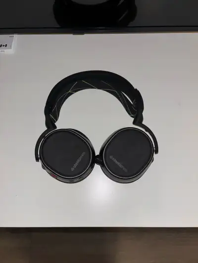 Wireless headset for Xbox Series X/S and Xbox One S/X. Works great and has a new set of ear pads. No...