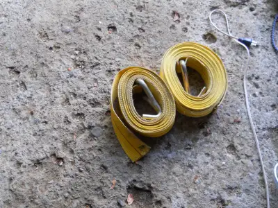 sangle pour remorque a plateau je demande 20 .00 pour les 4 il y en as 2 qui ne sont pas sur la phot...