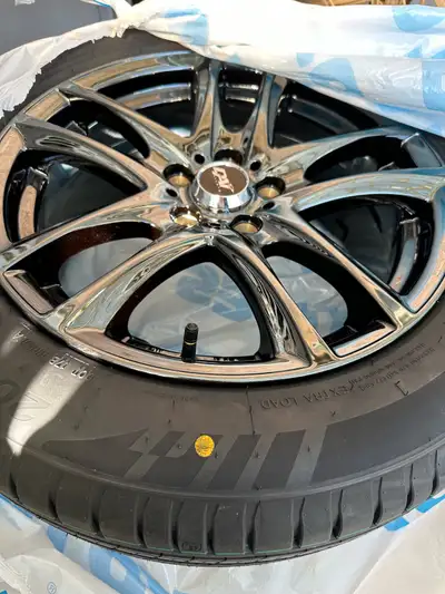 4 pneus d’été 205/55R16 Toledo neuf sur mags neuf jamais posé encore prix ferme