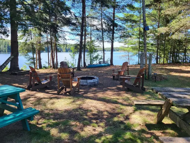 COTTAGE 1000FT WATER FRONT CHALET RENT MONTHLY BASIS HALIBURTON