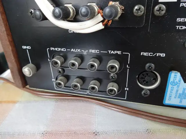 Toshiba SA-300 AM/FM Vintage(1974) Stereo Receiver for sale in Stereo Systems & Home Theatre in Markham / York Region - Image 9