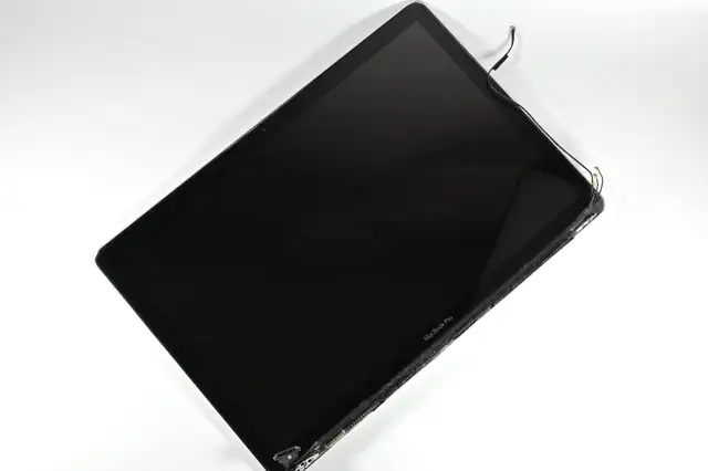 MacBook Pro 15 A1286 Mid 2012 Full LCD Screen Display Assembly in Laptop Accessories in City of Toronto - Image 7