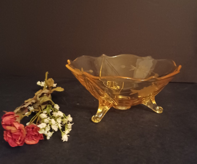 Vintage,Yellow, Depression Glass, 3-Footed Bowl in Arts & Collectibles in Mississauga / Peel Region - Image 2