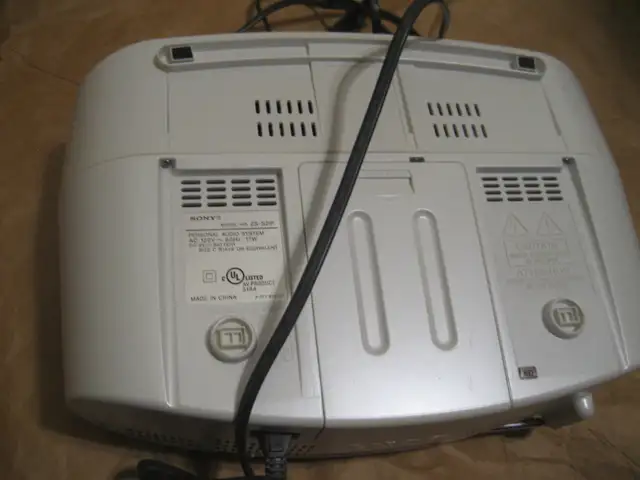 sony zs-s2ip personal audio system / boom box, cdrw player, 17w, in iPod & MP3 Accessories in Calgary - Image 4