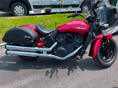Magnifique moto Indian Scout Sixty 2021 Rouge éclatant En parfaite condition, comme une neuve. Une s...