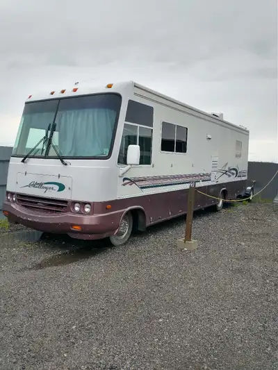 Motorisé à vendre 31 pieds baissé de prix pour l hiver, pas extension 1998 moteur 454 ou 7.4 L 56 mi...
