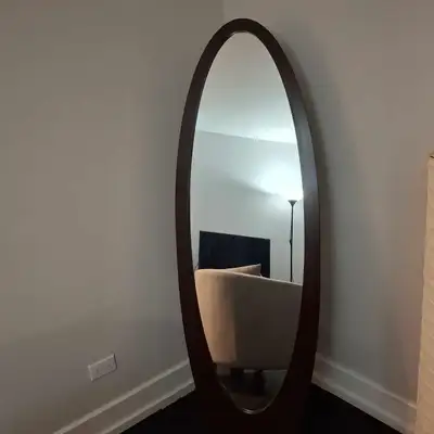 miroir ovale ,doit partir vers mi juillet, View more
