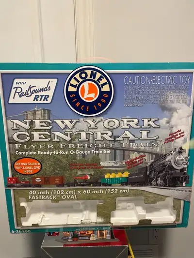 Lionel New York Central Flyer Freight Train Rail Sounds Comes with smoke fluid Train in Original Box...