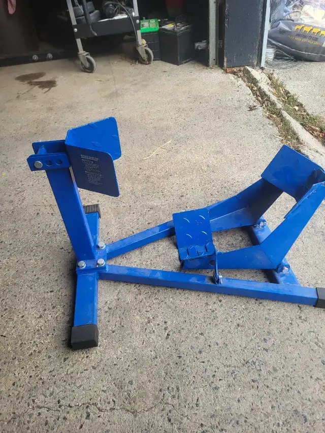 Motorcycle garage wheel chock in Street, Cruisers & Choppers in Cornwall - Image 2