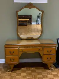Dresser/make up vanity,Foldable storage ottoman