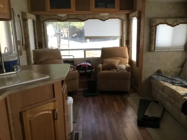 5th wheel trailer in Travel Trailers & Campers in Nelson - Image 3