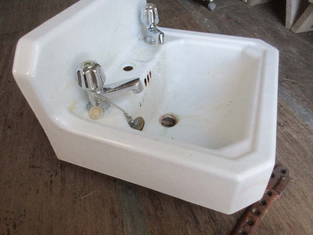 Cast iron sink in Plumbing, Sinks, Toilets & Showers in Trenton - Image 2