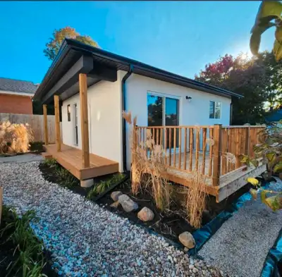 BRAND NEW Build One Level Coach House