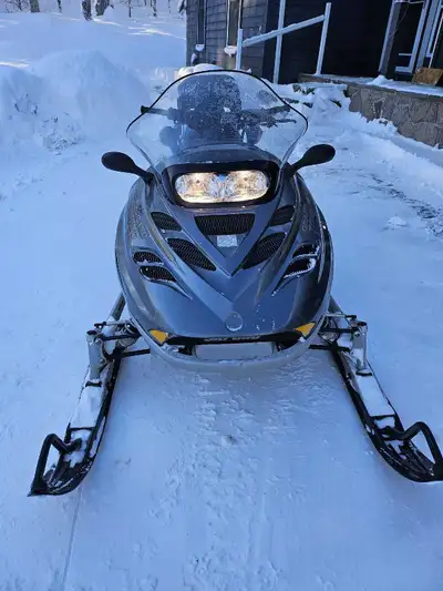 2001 Ski-Doo GTR 500. With only 2001 kms on it. Stored in doors. In really nice condition. Heated ha...