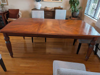 Mobilia Dining Table in good condition (no chairs)