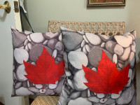 BEAUTIFUL HAMPTON BAY 17’ CANADIAN RED MAPLE LEAF PILLOWS! SET O