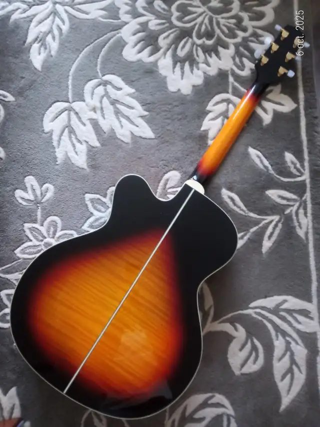 Superb Takamine GJ72CE-BSB electro guitar almost like new in Guitars in Drummondville - Image 9