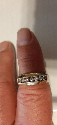 STUNNING DIAMOND RING WITH 7 DIAMONDS CHANNEL SET IN 14K GOLD