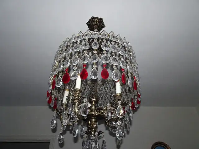 Chandelier in Indoor Lighting & Fans in City of Montréal - Image 6