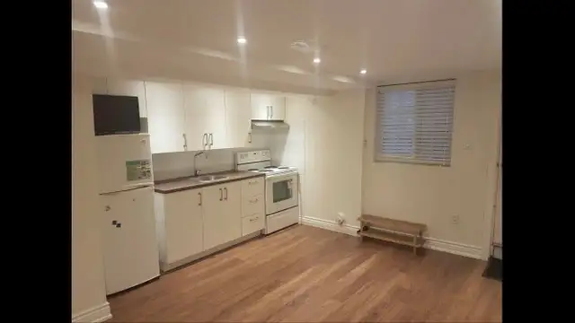 ALL-INCLUSIVE Bright Bachelor Apartment – Upper Beaches – $1700