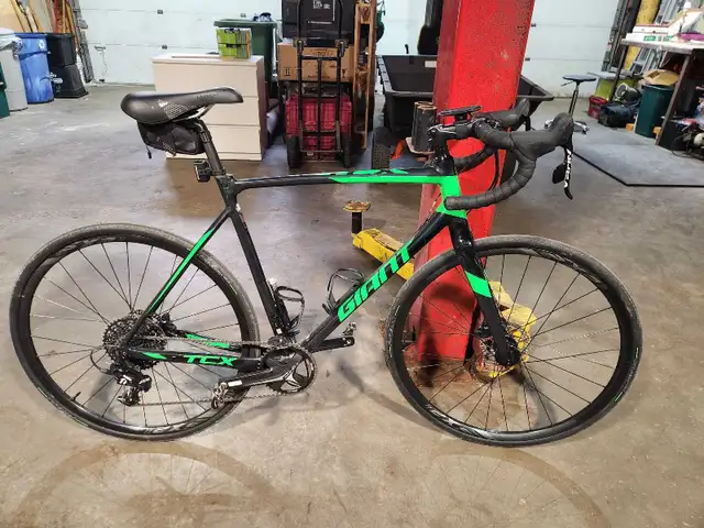 Giant Tcx Slr 2 in Road in Ottawa - Image 2