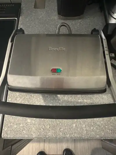 This Breville Sandwich Press (Model BSG520XL) is in good, pre-owned condition and ready to help you...