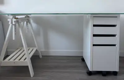 Bureau de travail en vitre, View more