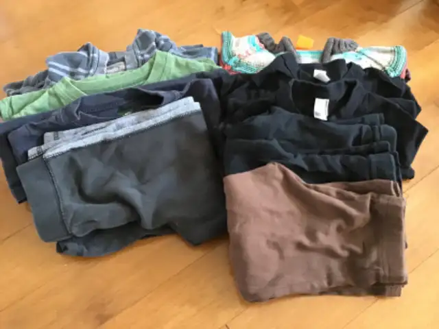 10 PIECES SZ 2 AMERICAN APPAREL ROOTS GAGOU TAGOU BRAND CLOTHING in Clothing - 2T in Peterborough - Image 2
