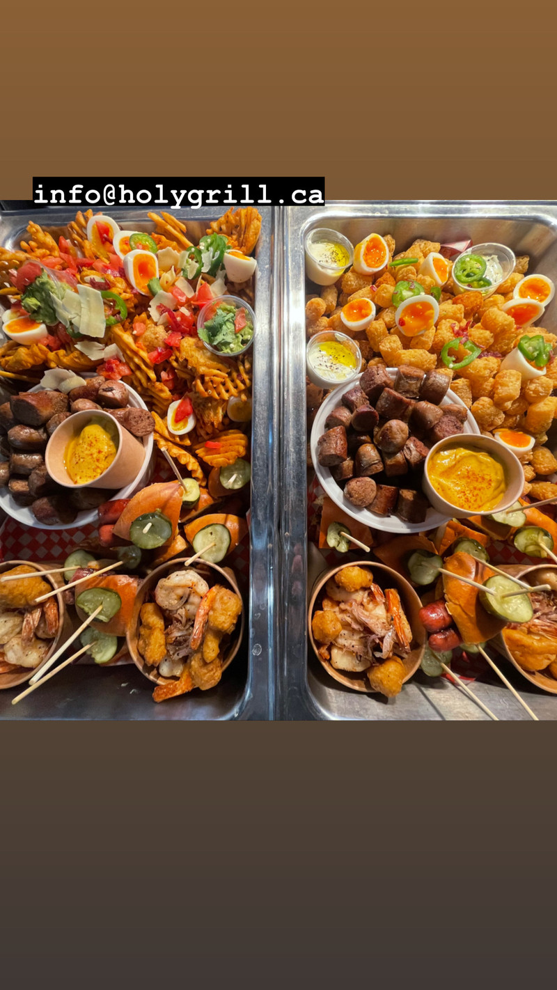 kitchen-helper-local-delivery-person-bar-food-hospitality