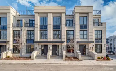 Luxury Townhouse for Rent in Mineola Mississauga -3 Bed & 3 Bath